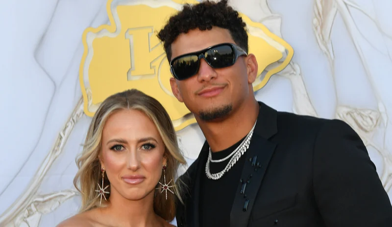 Brittany Mahomes Shares Cheeky Stagecoach Photo with Husband Patrick Mahomes | brittany mahomes, Newsies | Celebrity News and Gossip | Entertainment, Photos and Videos