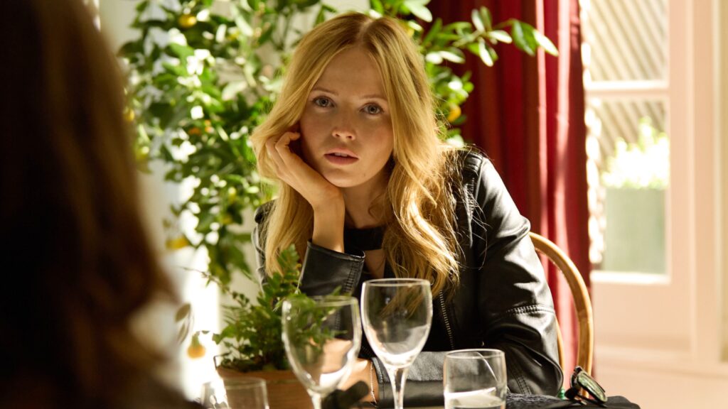 Ellie Bamber on Playing Kate Moss in ‘Moss & Freud’: “I Was Terrified”