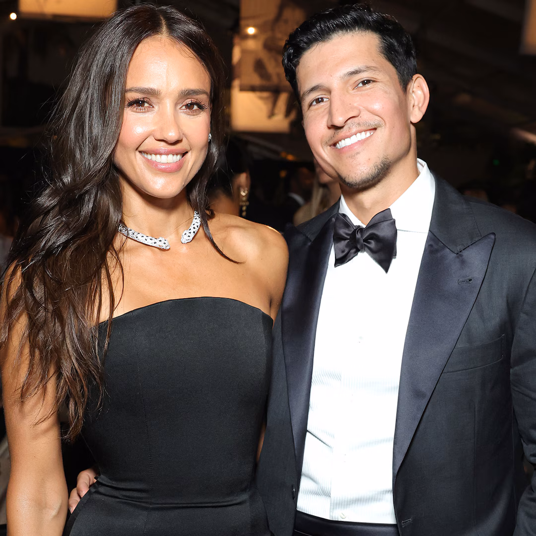 Jessica Alba, Boyfriend Danny Ramirez Have Steamy Beach Date in Miami
