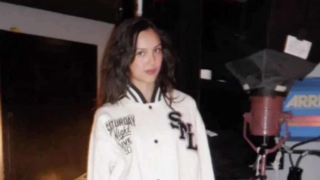 Star Sightings: Olivia Rodrigo Wears a ‘Saturday Night Live’ Jacket, Emily Ratajkowski Shops in New York City