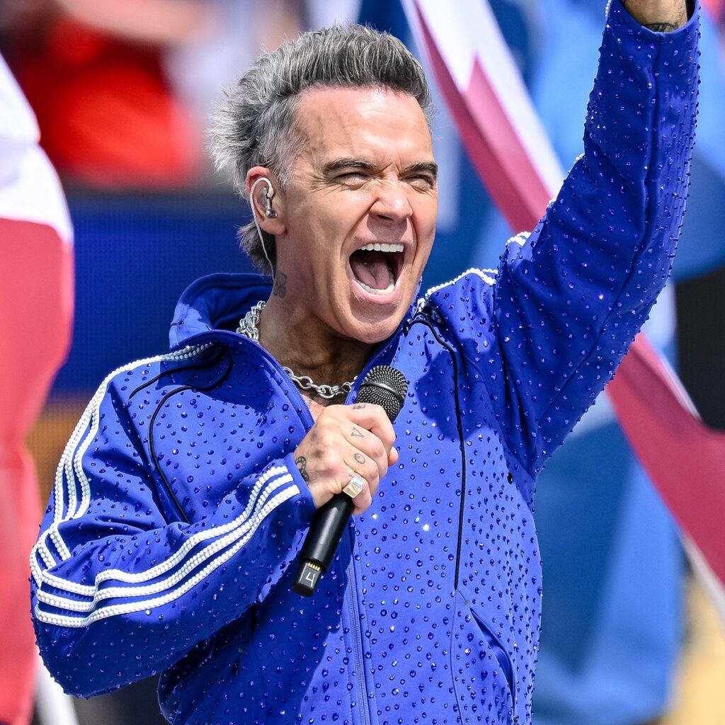 World Cup 2026: Robbie Williams Addresses White Substance on Mic