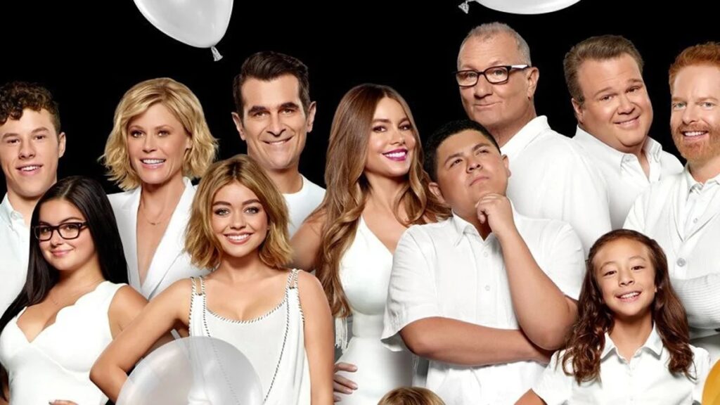 ‘Modern Family’ Cast Ranked by Net Worth from Lowest to Highest (The Wealthiest Has Net Worth of $180 Million!) – Just Jared – Celebrity News and Gossip