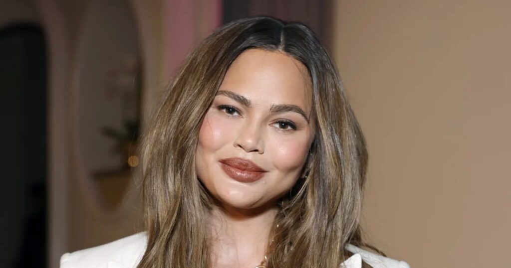 Chrissy Teigen’s Designer Woven Bag Style Is on Amazon