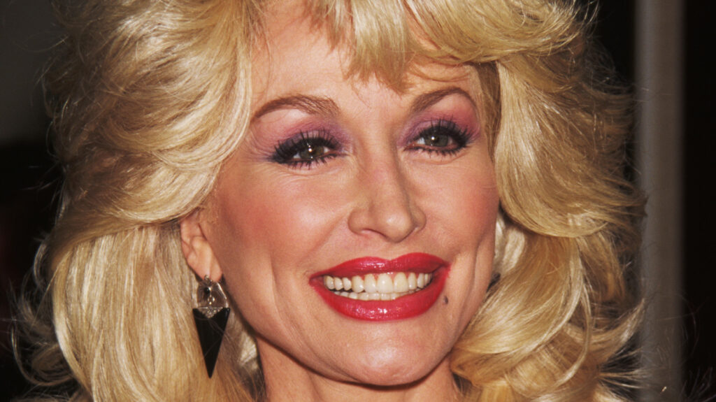 Dolly Parton Starred In An Unaired Sitcom With A Supernatural Twist